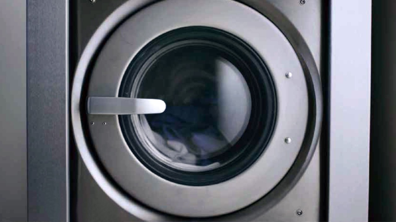 VARARI GLOBAL LAUNDRY AND STEAM PRESSING CO.WLL